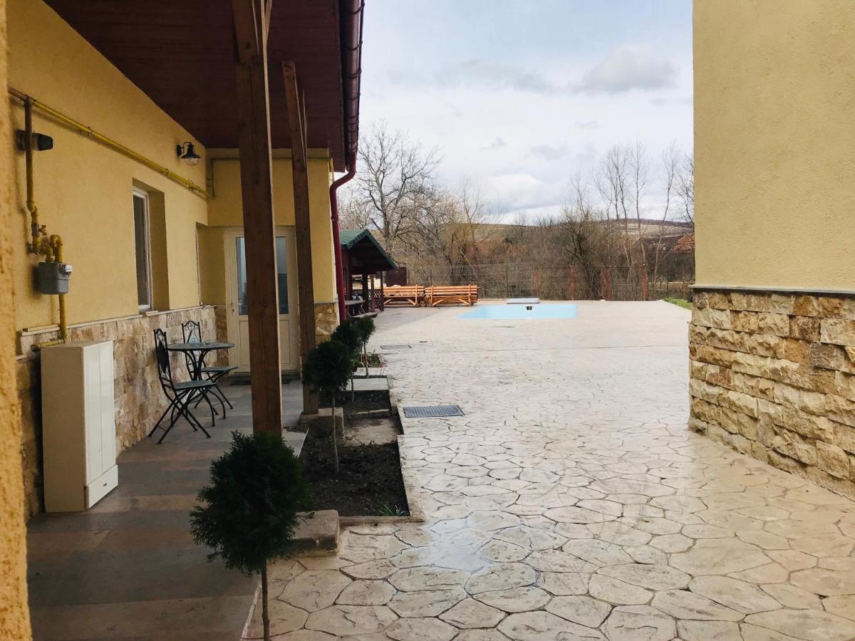 Casa Ryana Self Check-In Motell Gilău Exteriör bild