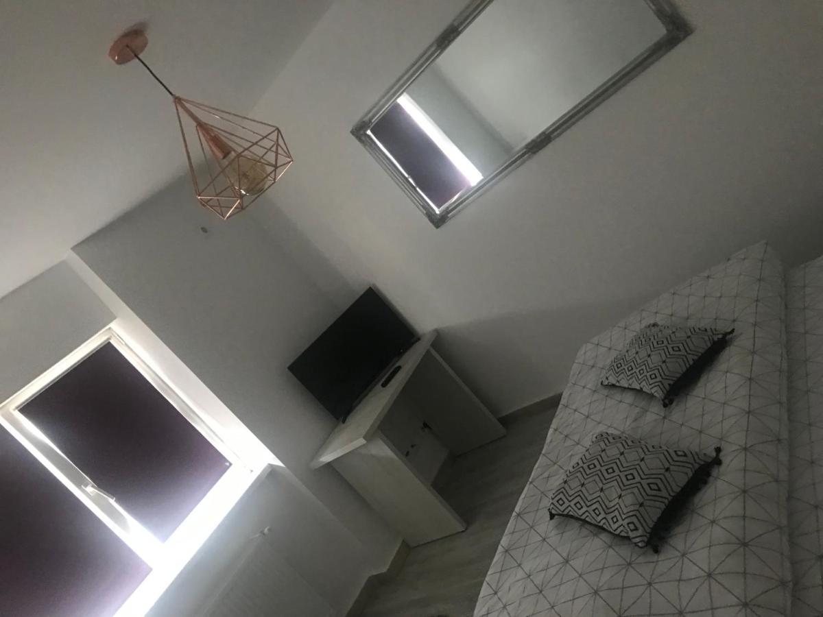 Casa Ryana Self Check-In Motell Gilău Exteriör bild